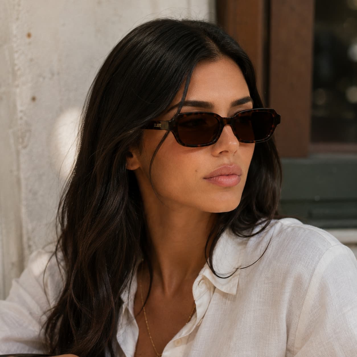 Modèle portant les lunettes Ambra